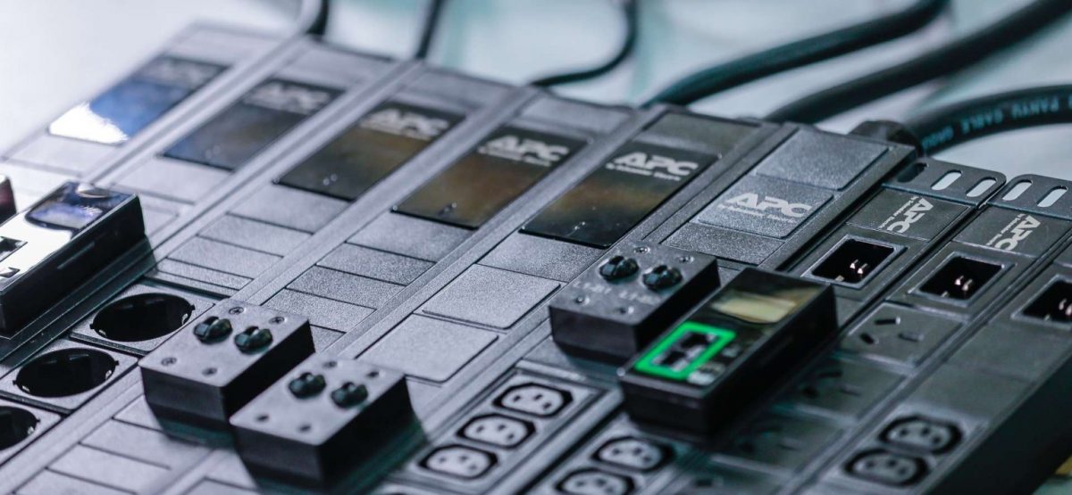 Monitoraggio remoto dell’alimentazione: APC Easy Rack PDU