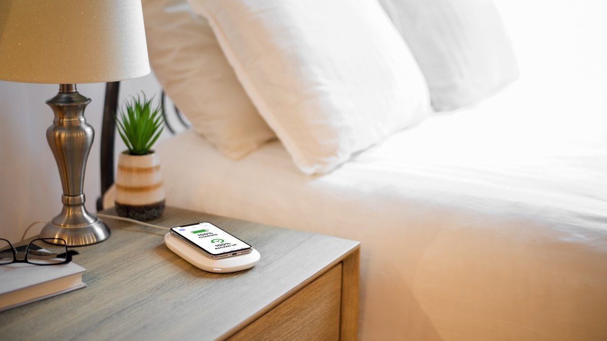 La prima soluzione Wireless per ricarica e back up simultanei di iPhone e smartphone Android compatibili